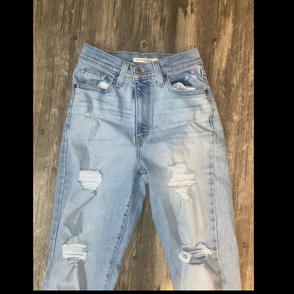 Size 25 Women's High Waisted Mom Jeans Levi's, blue denim pants lightwash - Picture 5 of 6